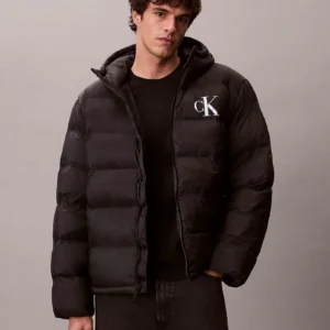 Doudoune Noire Avec Monogramme CK – Élégance et Confort